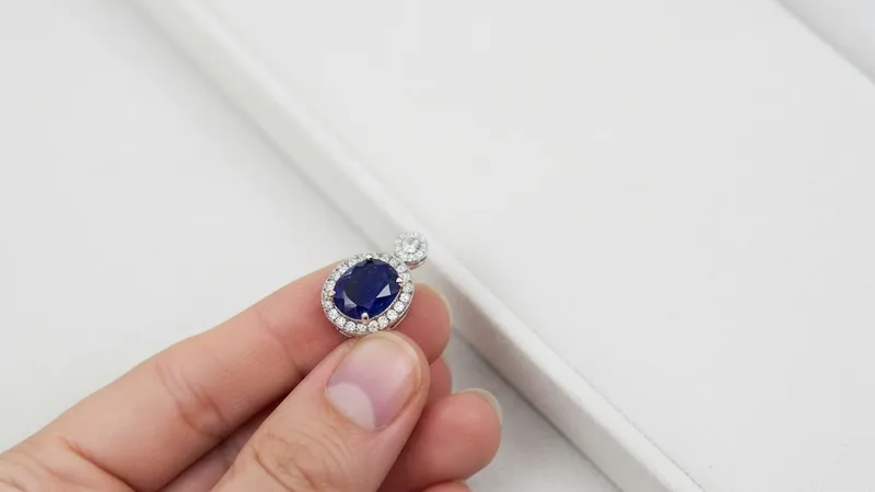 Bague saphir platine sertissage professionnel qualité